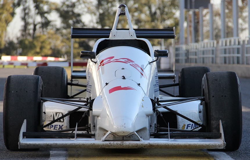 Formula 3 Reynard en calle de boxes del autodromo de buenos aires