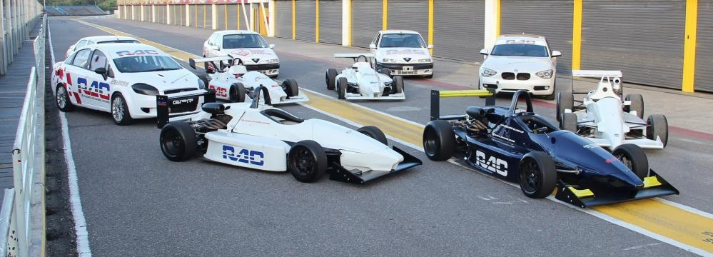 Autos de carrera de la escuela de pilotos racing advanced course