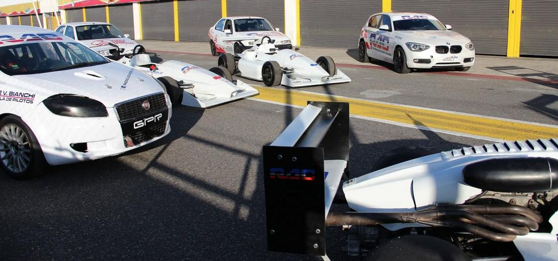 Autos de la escuela de pilotos racing advanced course. Fiat competizione, reynard, bmw